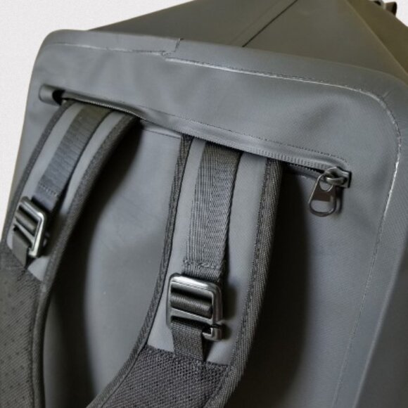 NWT! Haimont 45L Waterproof Convertible Dry Duffel Tote Bag and Backpack - Picture 12 of 15